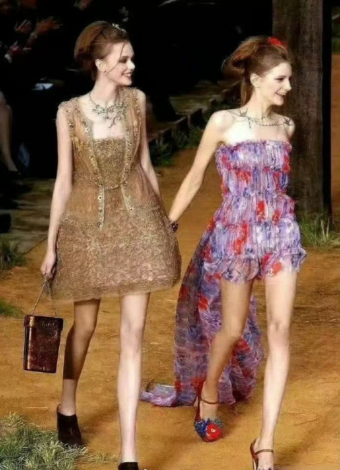 我是不是审美降级了，觉得十年前的香奈儿比现在的好看多了​​​​