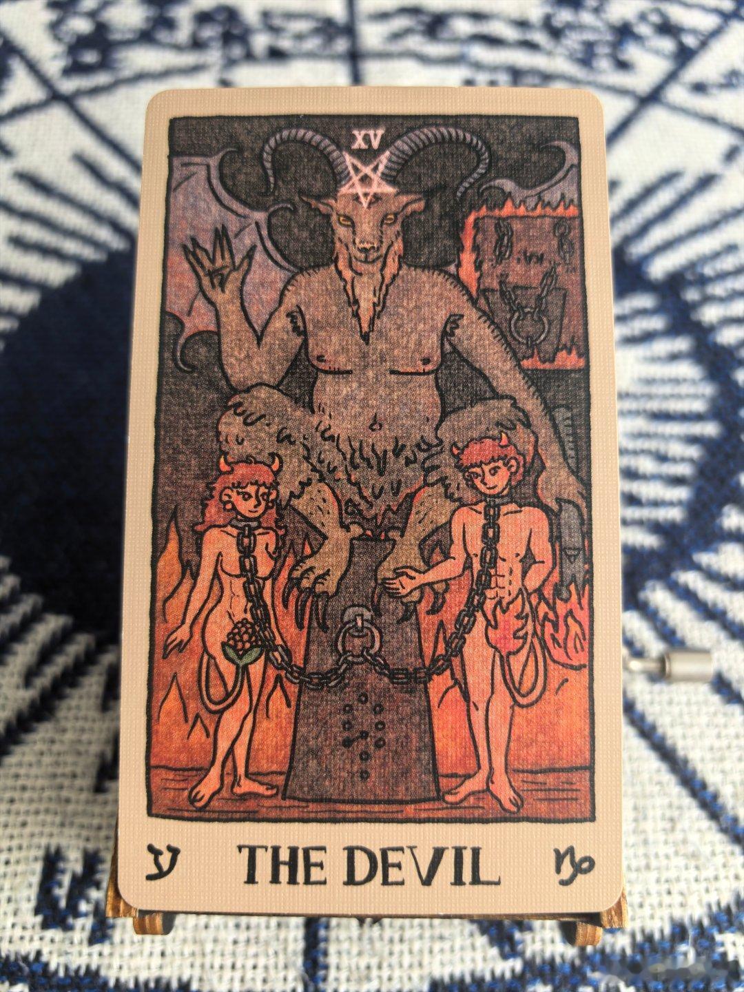 星座♑摩羯座｜今日塔罗：恶魔⛓️🪨土星重压感显现，容易被执念压力困住