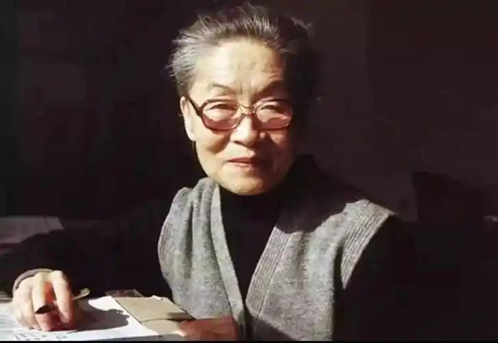 心理学上说：“下等的自愈，是买醉；中等的自愈，是旅行；顶级的自愈，是在琐碎的日子