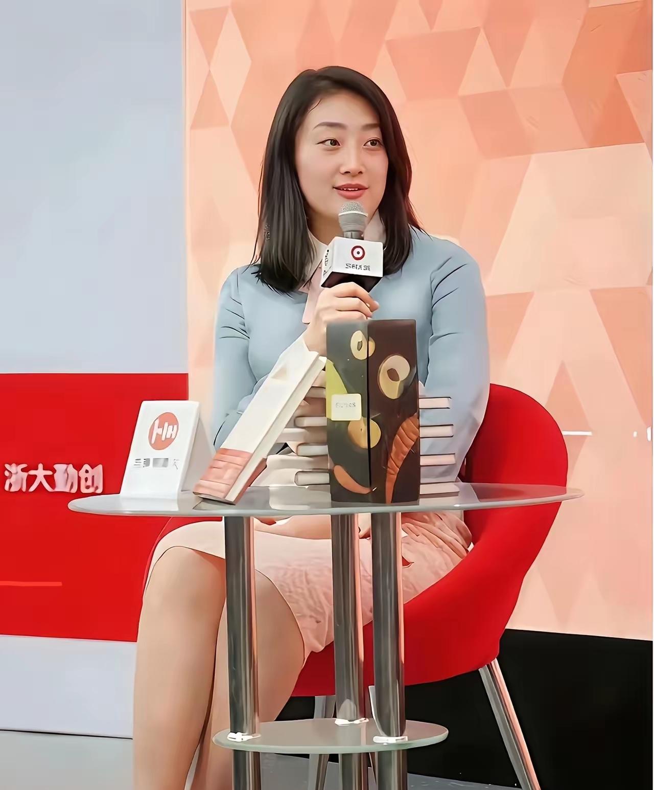 宗馥莉，说到底还是继承了宗庆后宗老的敢打敢拼，一股牛劲。既然娃哈哈不能给