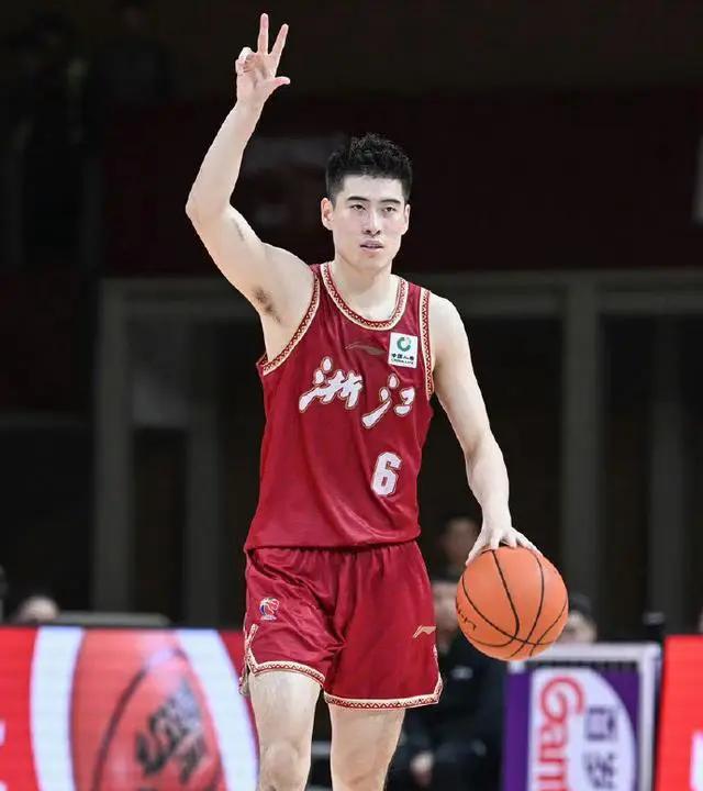 2400万的顶薪续约，这是要打造后吴前时代吗？浙江稠州这支球队，从建立那天起，