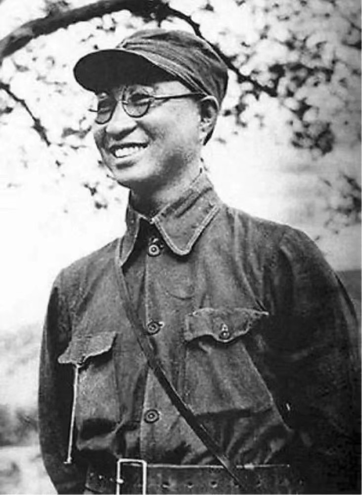 1933年陈赓被国民党逮捕，随后蒋介石就问邓文仪，怎么去处置陈赓，邓文仪思考一会