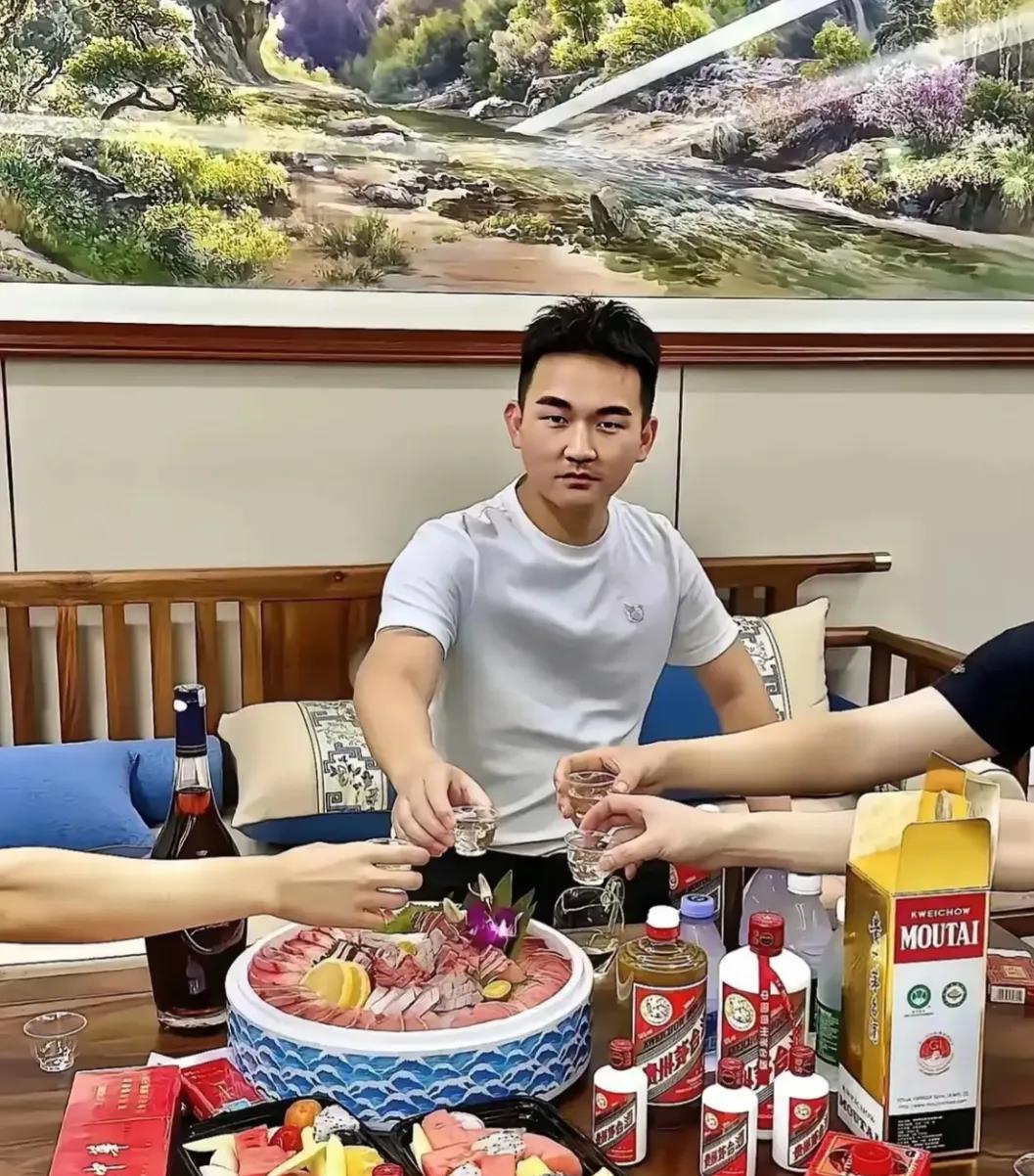 这一桌子喝完吃完得多少钱