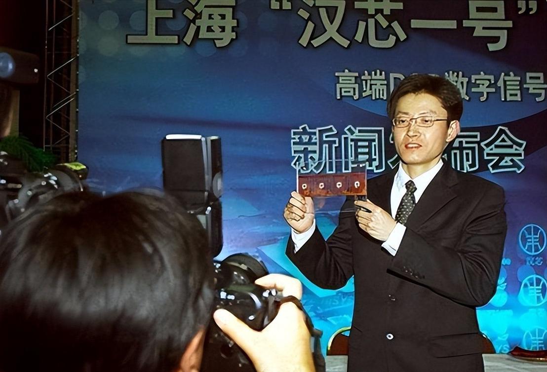 “芯片天才”陈进，卷走国家十几亿科研经费，潜逃美国藏身。他凭一己之力，透支国家级