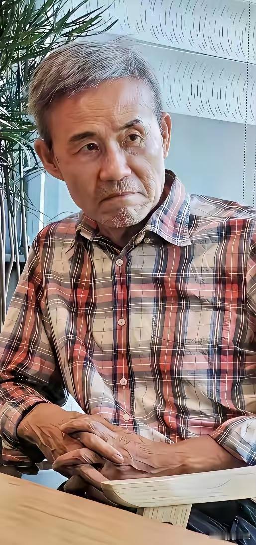 老王危矣！据说田贵族的社媒删除了所有与老王的合影照片。玩玩可以，绝不可让小三上位