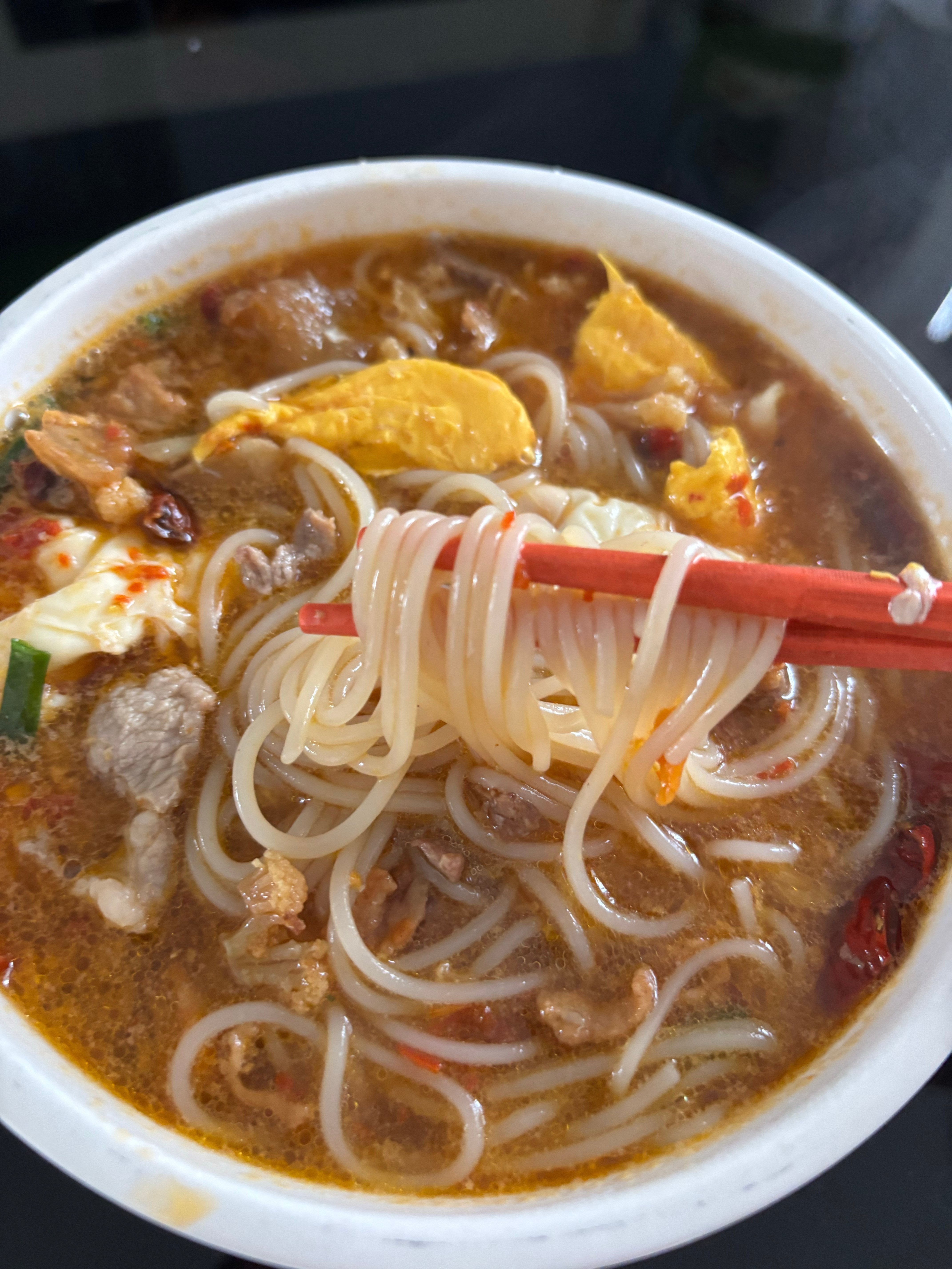 迟来的午餐～一个人嗦碗粉吧！