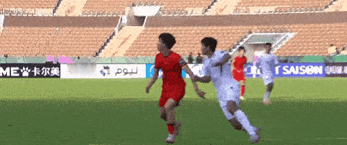 93分钟王钰栋这个球完全可以判点球，对方明显是肘击推人犯规，如果判点球中国队也就