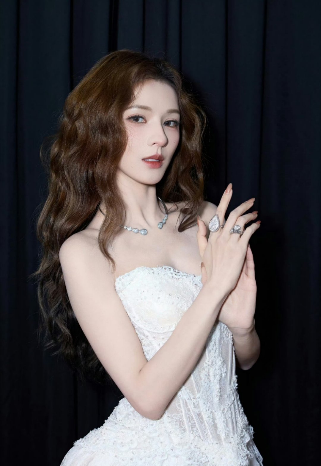 张予曦怼脸好歹毒的镜头好美的脸连毛孔都拍得清清楚楚，这张脸真是太权威了​​