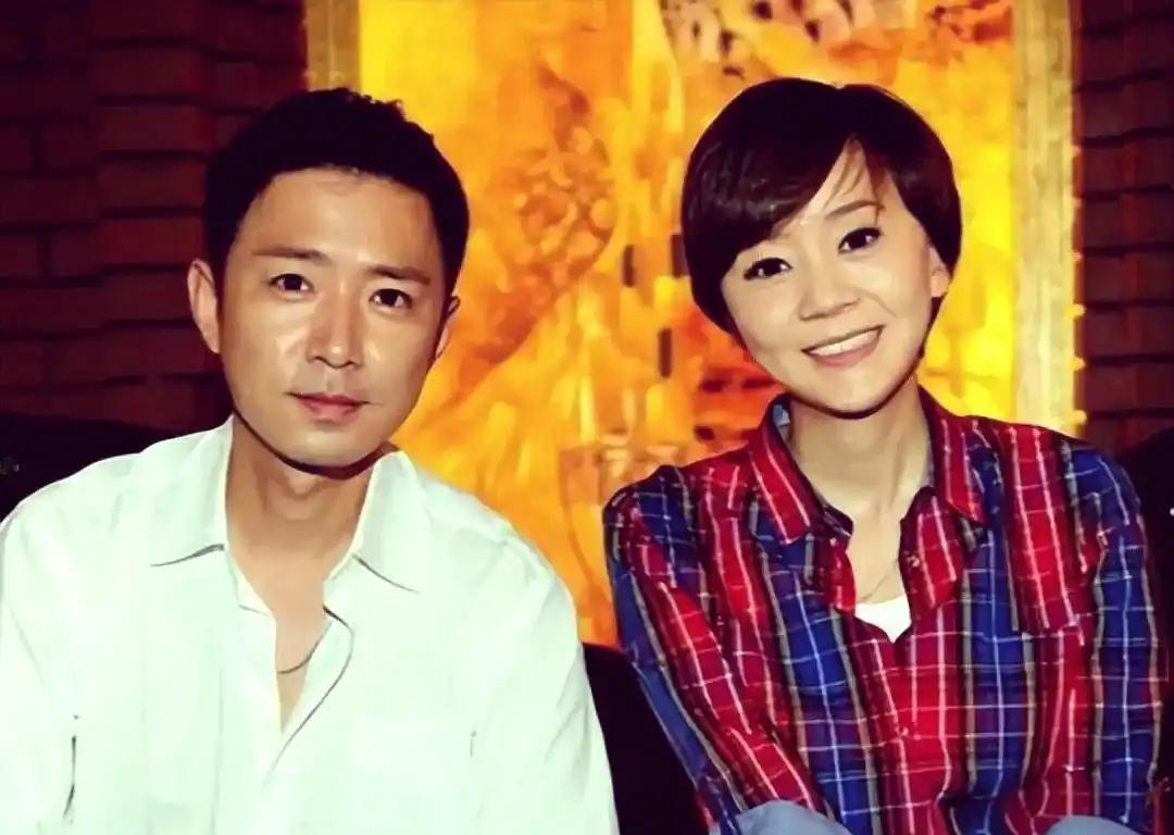 演员王一楠说：“高鑫年轻时特别帅，出生于文艺世家，他的朋友平时都叫他少爷，我爸爸
