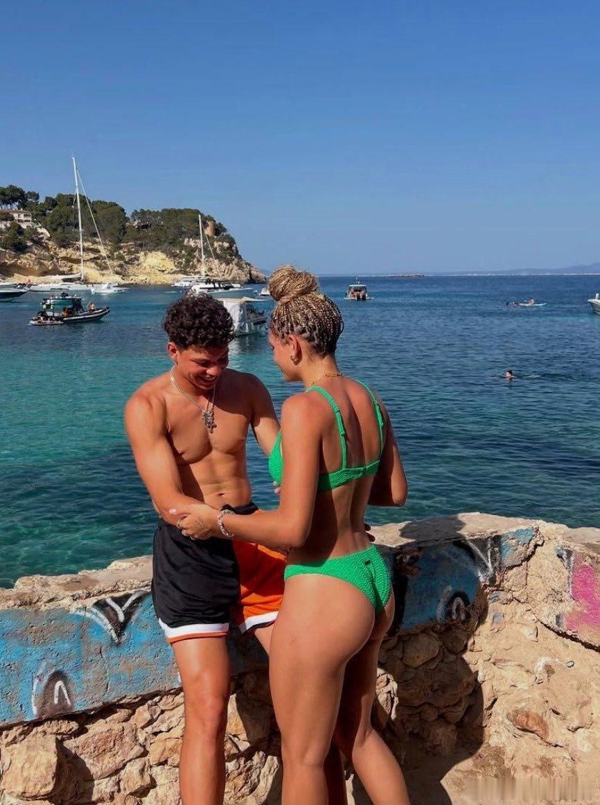 谢尔顿和女友身材都很好啊慕尼黑赛，美国一哥谢尔顿夺500赛第3冠、总第5冠（红土