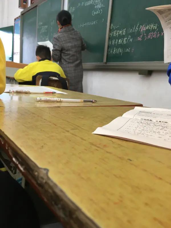 家长一投诉，老师就“佛系”，最后受伤的只能是孩子现在教育圈有个怪象：家长动不