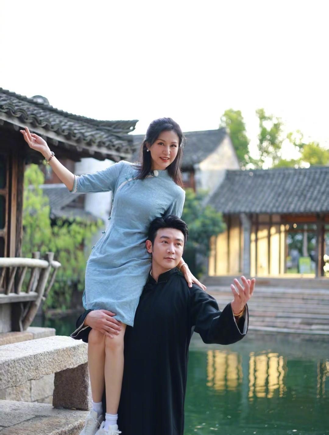 不得不说，鲍蕾的命真的是很好。嫁给陆毅，不仅人长的帅气，还很会赚钱，赚的钱全部