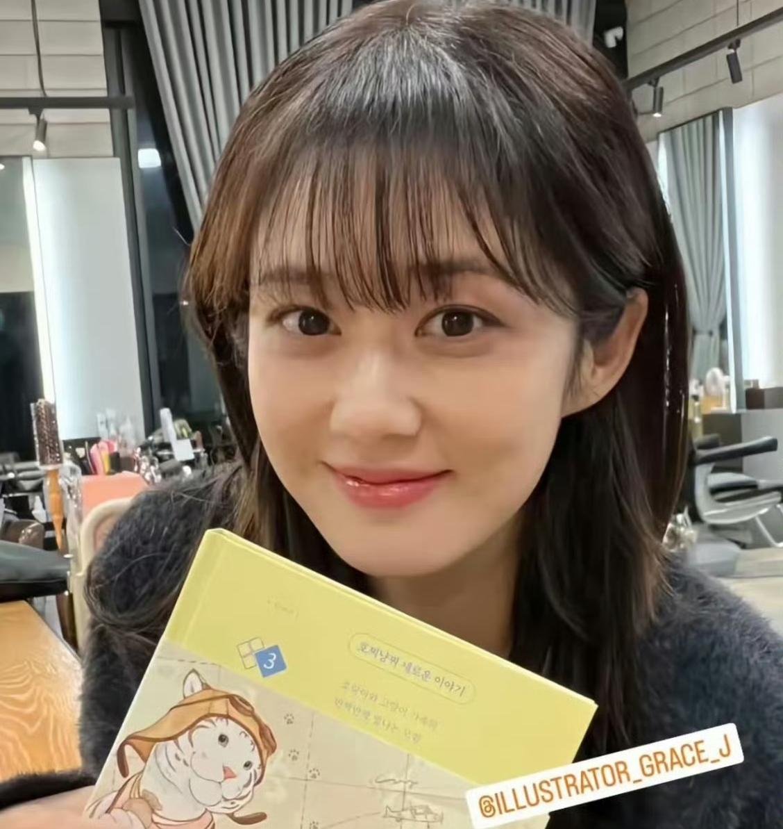 日媒真的是瞎说，居然说张娜拉去世，人家活的好好的呢3月10日中午，张娜拉突然