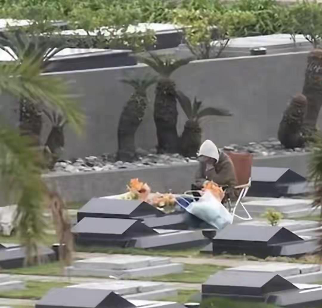 大S离世一周年，韩国节目公开她离开的细节，话里话外的意思是一切治疗方案都是大S自