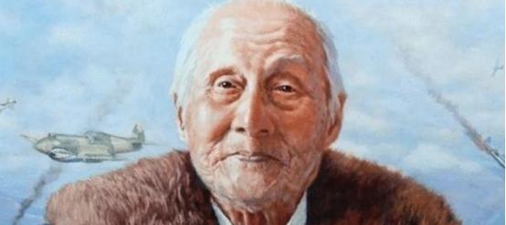 1983年，63岁老人正给领导倒水，领导低头一看，这老人竟穿着空军专用的拉练裤，