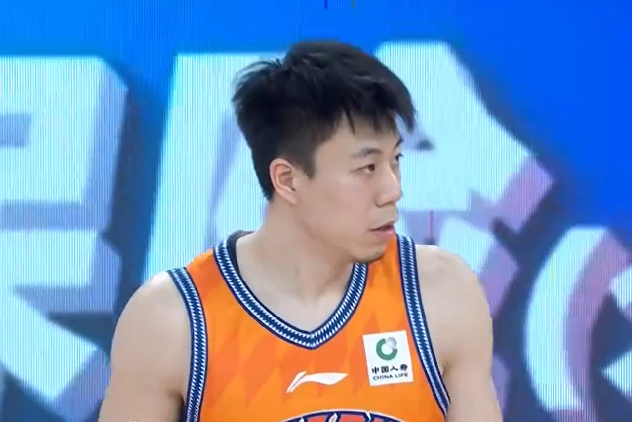 有趣，张镇麟吐槽付豪！CBA常规赛，迎来了一场焦点比赛，上海队坐镇主场PK辽宁
