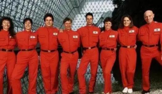 1991年，美国特意做了一个轰动全球的实验，把4男4女关在一起两年，可等再次打开
