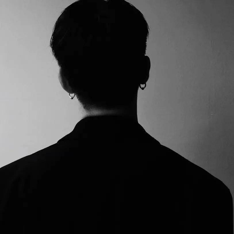 8月3日周一避雷预警全网都在聊科技修复行情，但8月进入中报密集披露期，三大板块暗