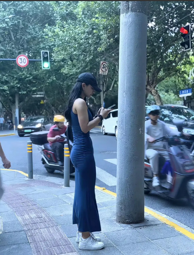 这一看就是长期运动的身材，太明显了！​