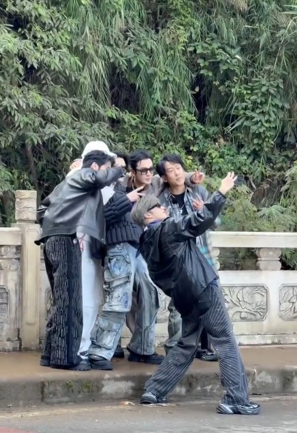 宇宙爆闪团现身云南南恩瀑布