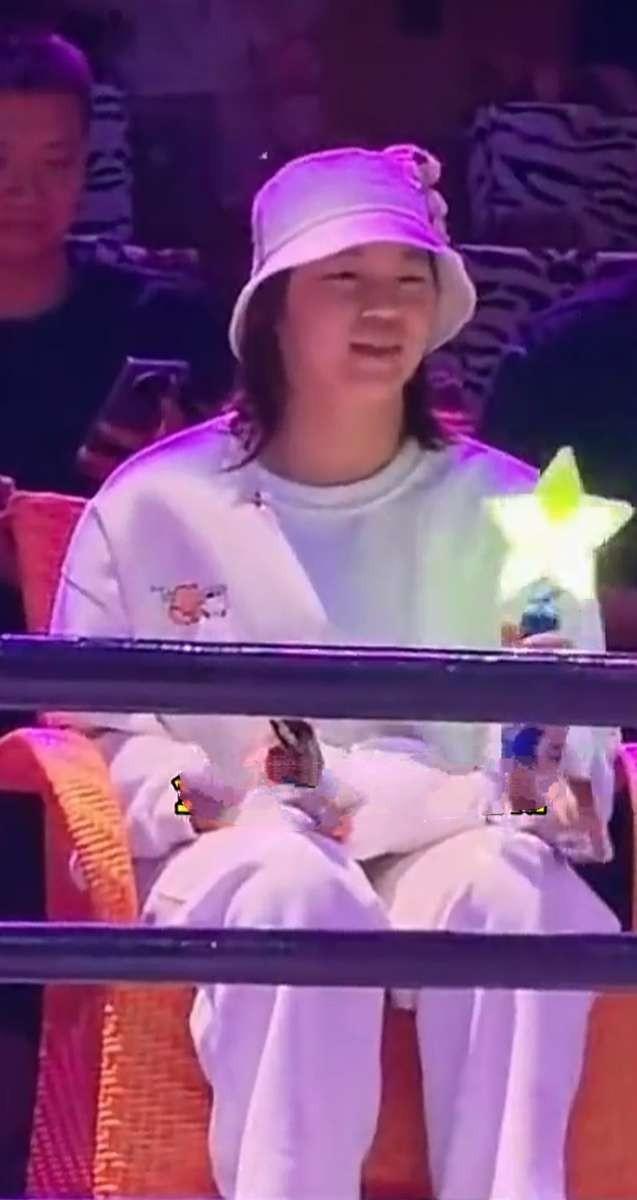 我跟你讲，我刚看了一篇稿子，气得我差点把手机扔了。澳门表演赛，全红婵没去。稿子