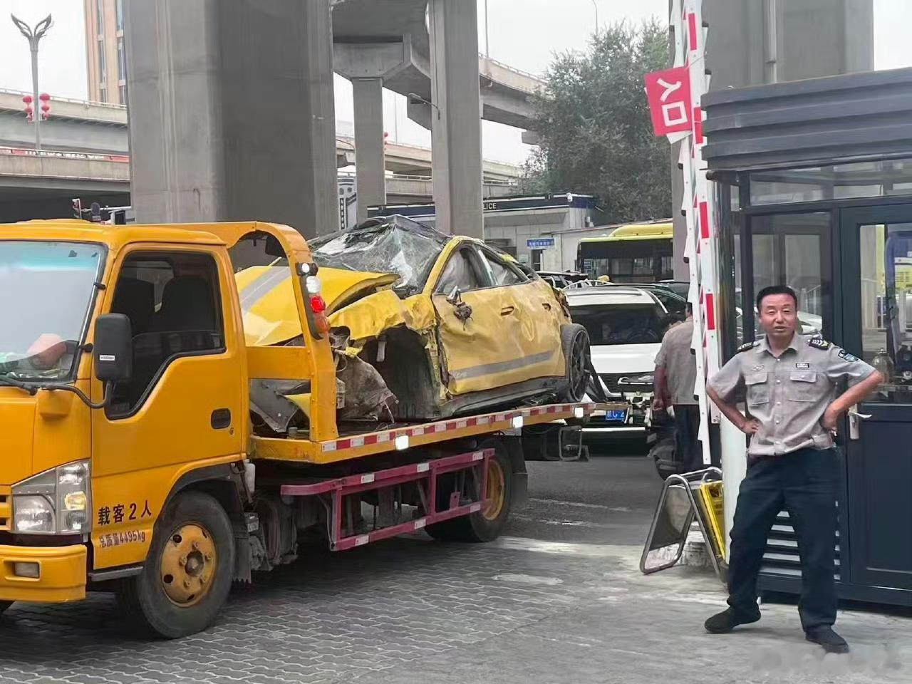 开小米滚下坡车主又买一辆SU7Ultra我不是米黑也不是米吹，平心而论山坡滚下没