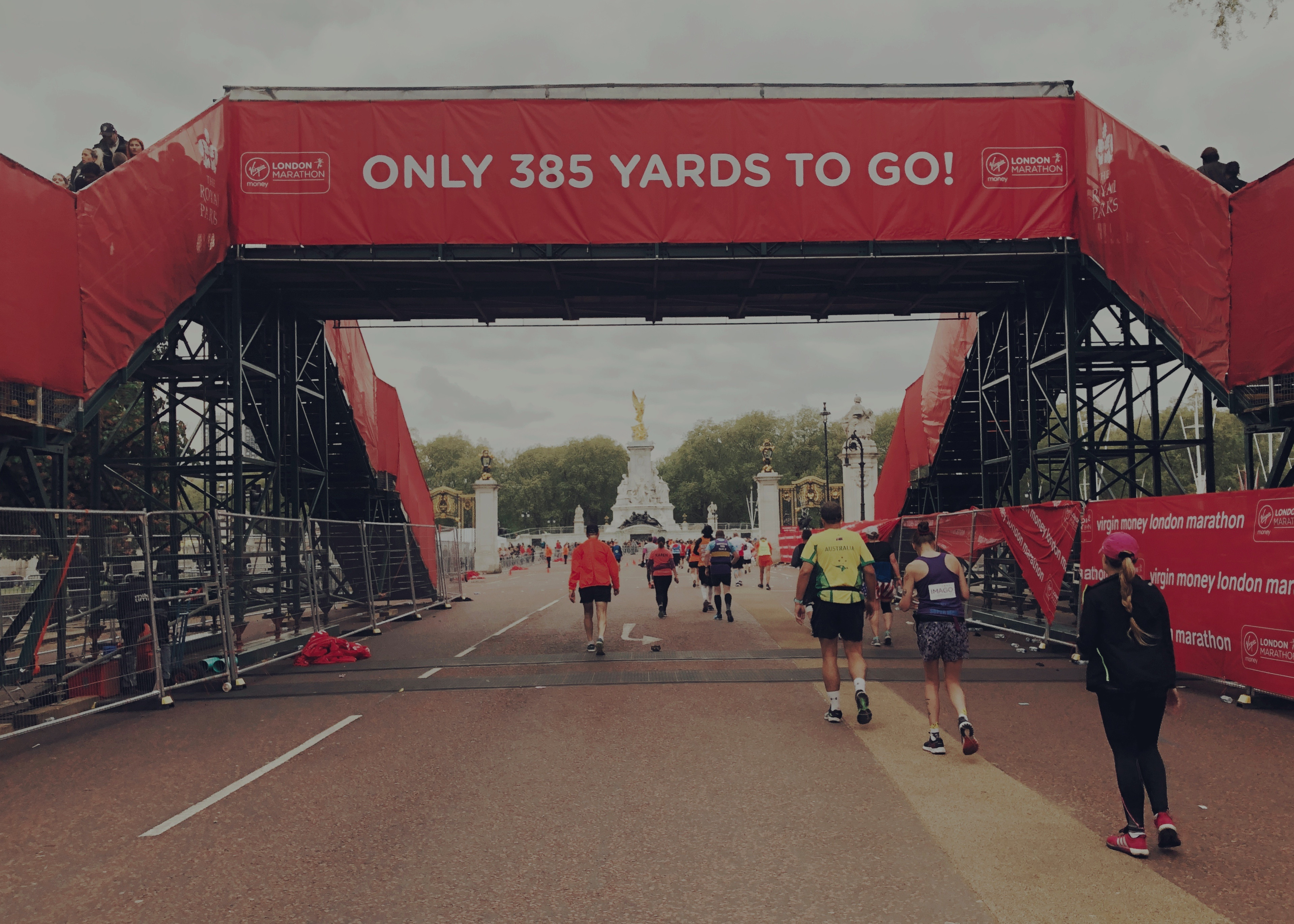 张雪峰谈为何突然跑步跑过半马，跑过全马，只能说年轻时从事高强度运动，身体的宽容度