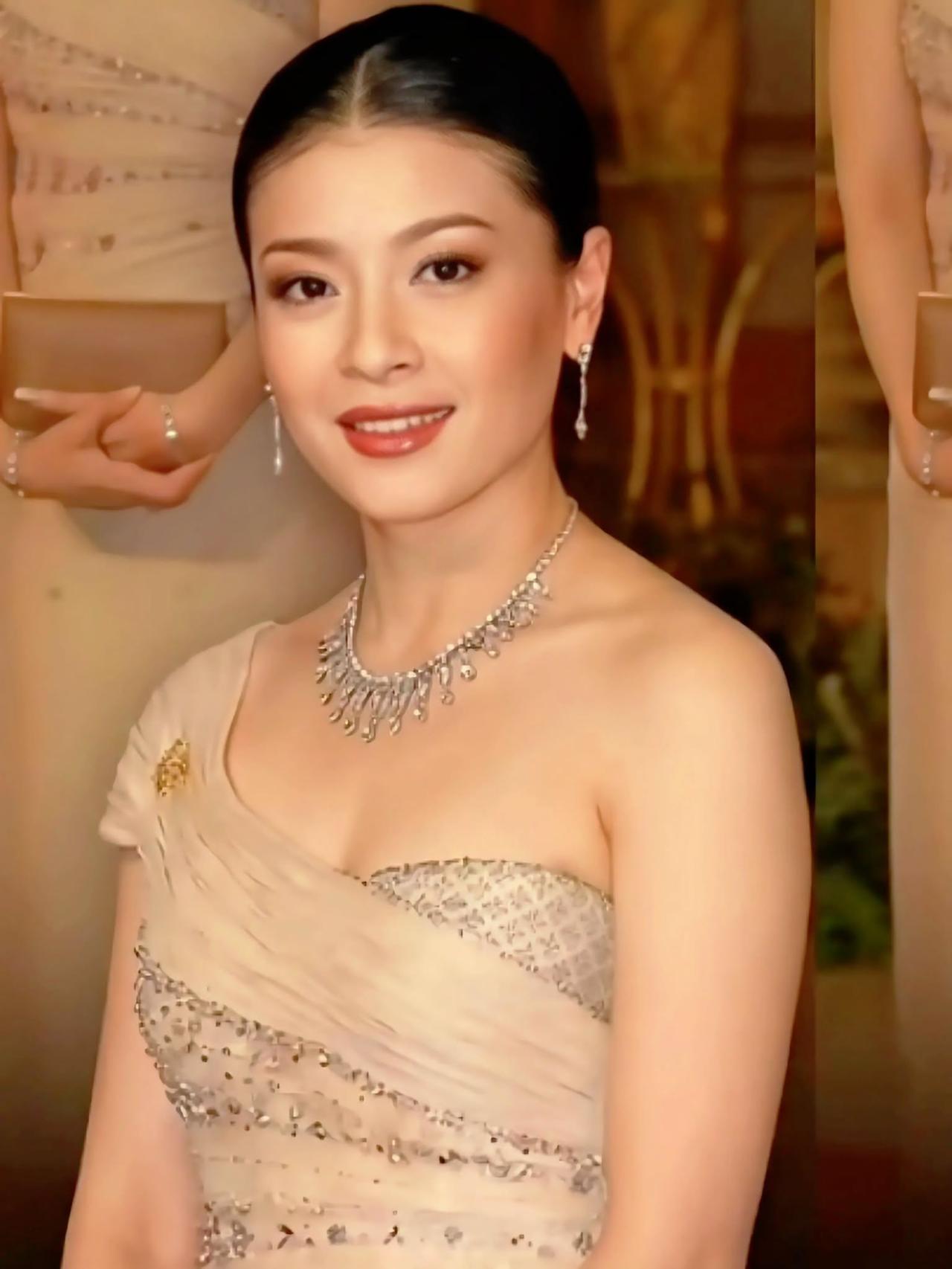 西拉米王妃倾国倾城，是泰国最美王妃西拉米当年当王妃，没美颜没滤镜，像素渣到糊成