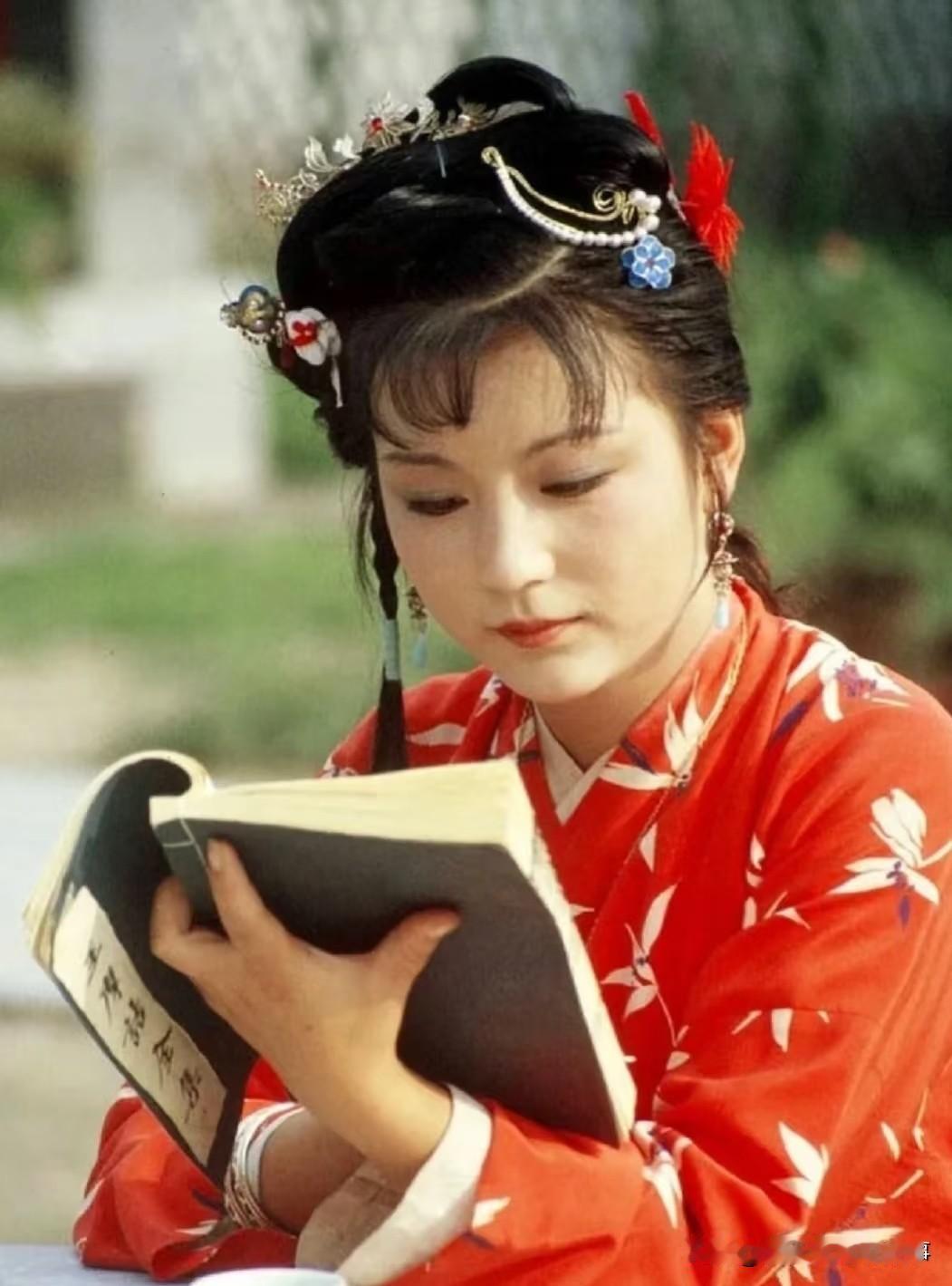 里贾母为何逐渐不疼史湘云了？根源早藏在她自己的糊涂里史湘云早年也是贾母跟前