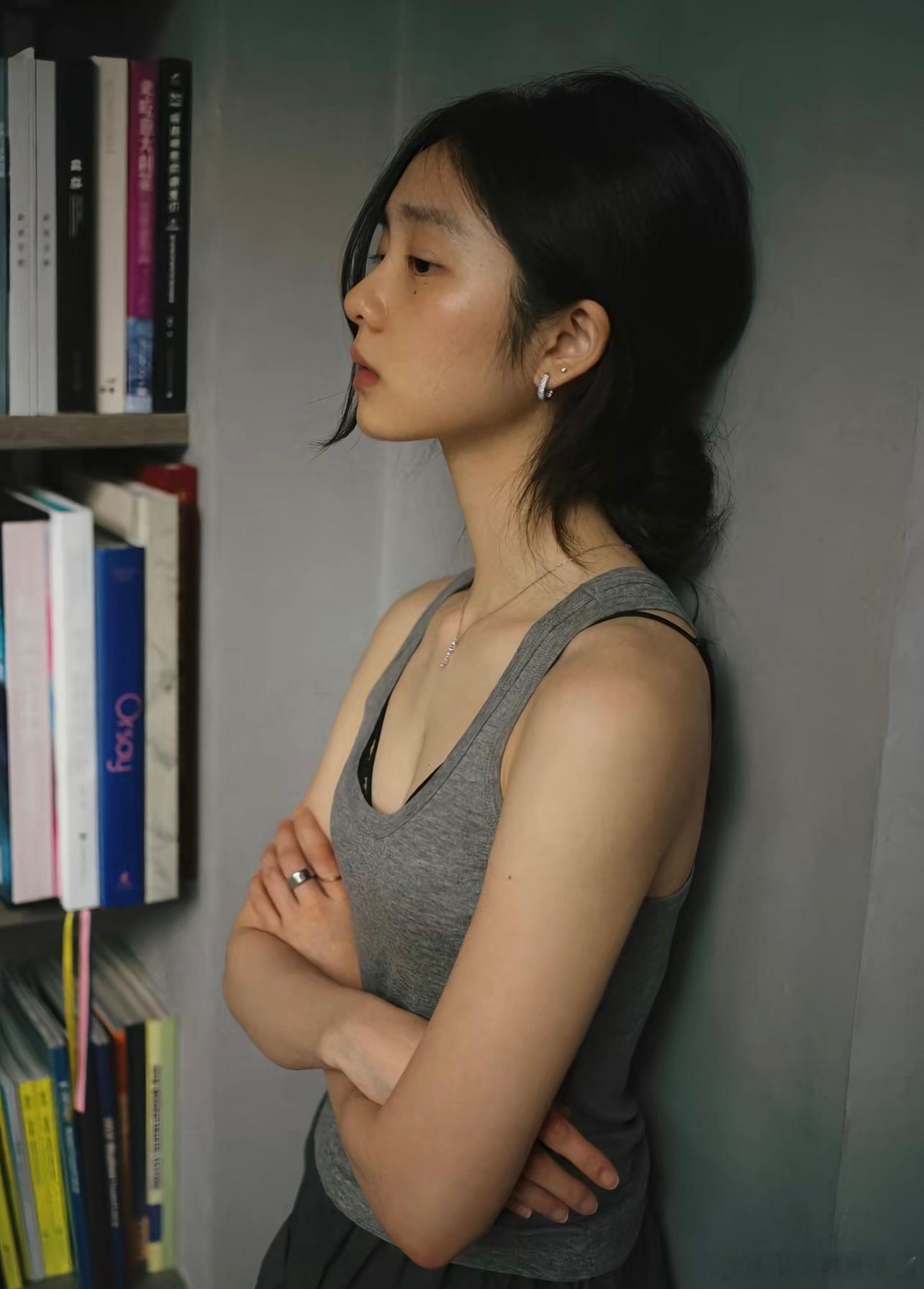 黄多多电影脸看着她从《爸爸去哪儿》的小姑娘一路长大，如今完全是天生的电