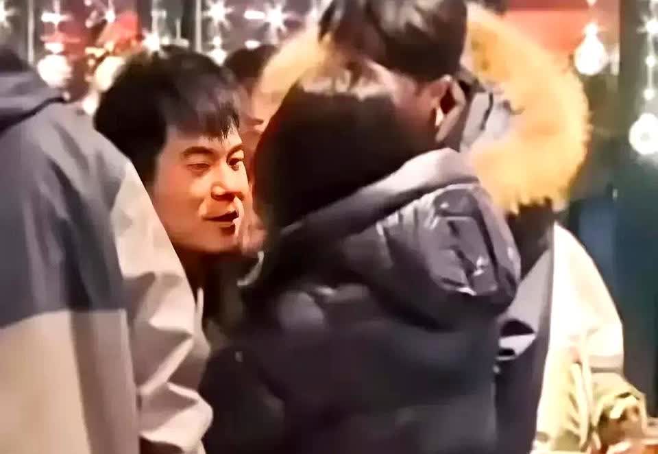 悠悠这个拥抱是在赌自己的明天么？董宇辉离去的时候孤苦凄凉，高管同僚们一个