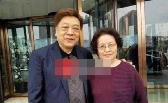 “赵忠祥数几年时间里一直和我保持着不正当关系，并且把我折磨的满身疾病，我有十盒录