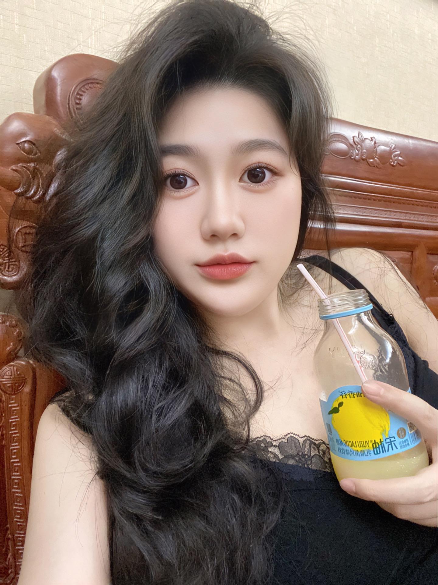 漂亮的脸太多了 所以我只想做个幸福的小女孩