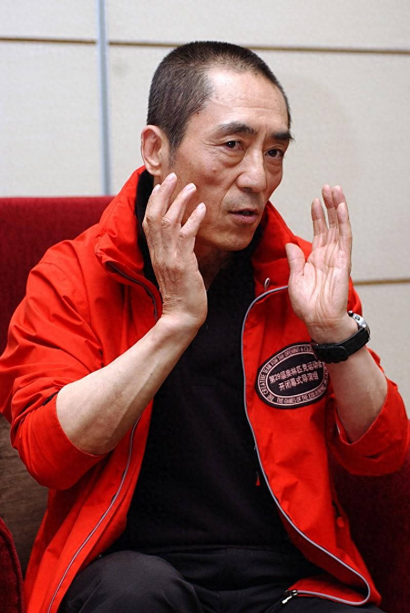 😲婚变真相大白4个月，张艺谋官宣新身份，巩俐说的话终于有人信了。😅先说这事怎么闹起来的。今年5月