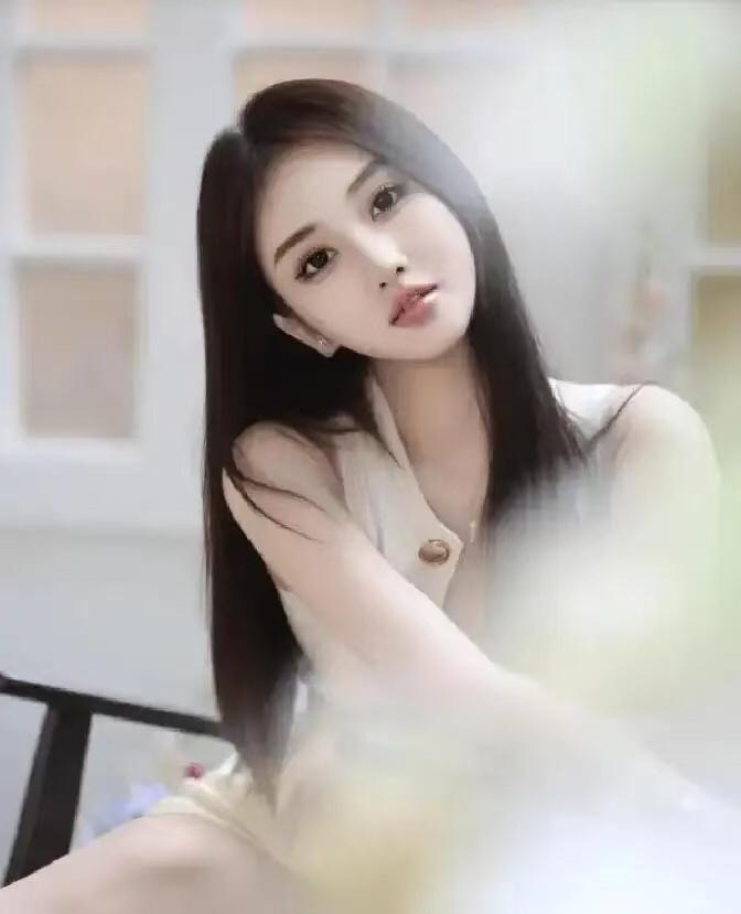 真服了。我家楼对面有个女的，在家一丝不挂。在客厅看电视、刷手机，晾衣服，