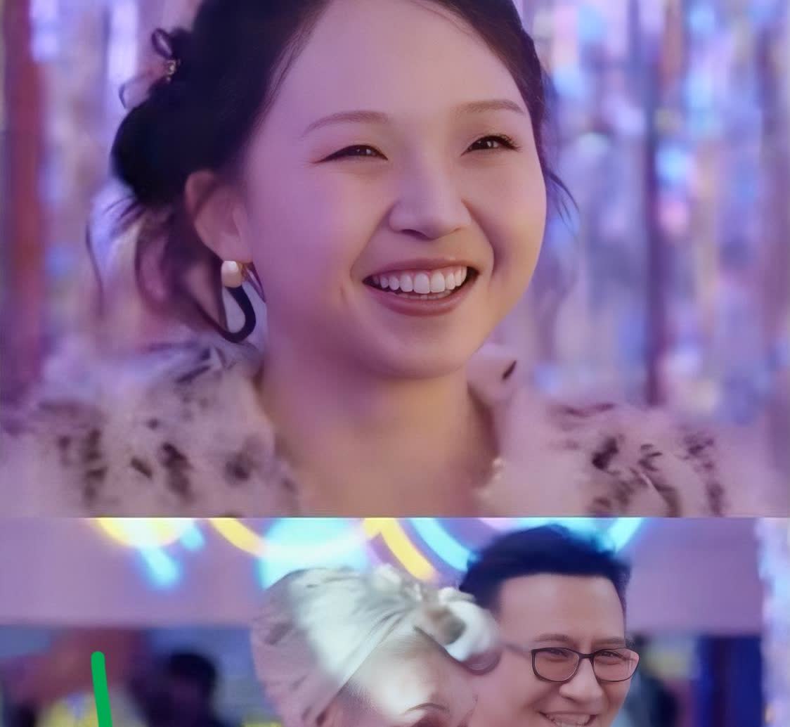 大家发现没？并非所有女孩子都吃汪峰这一套，在汪峰为宁静献唱的时候，有一个人的