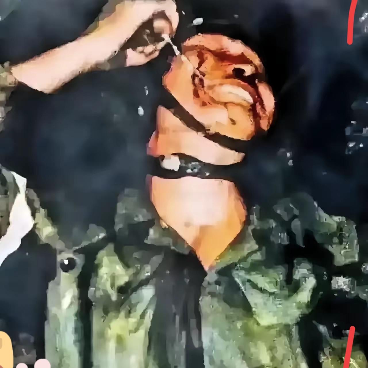 21岁的他用牙咬开胜利路，这才是中国军人的血性底色没想到同样是21岁，现在