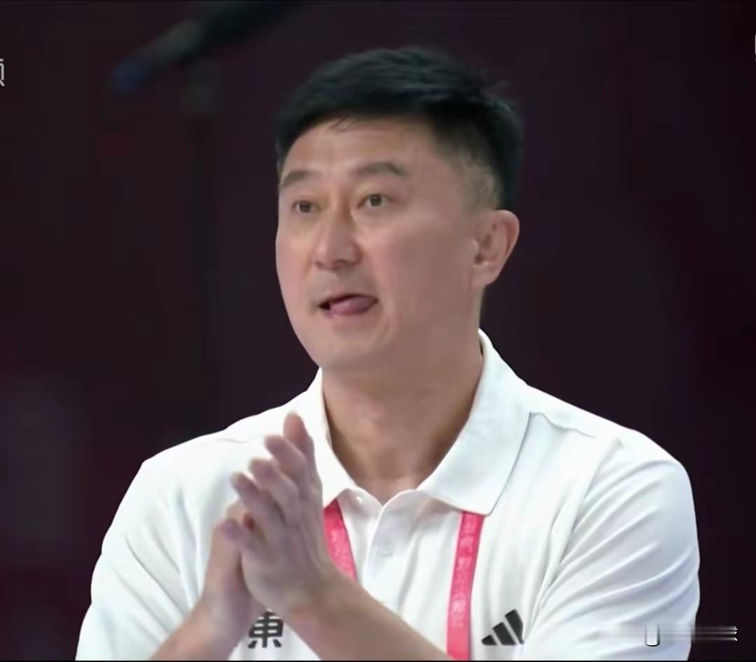 人情世故还是软抵抗？全运男篮冠亚军决赛让人作呕！杜峰手握12大国手，本以为辽宁