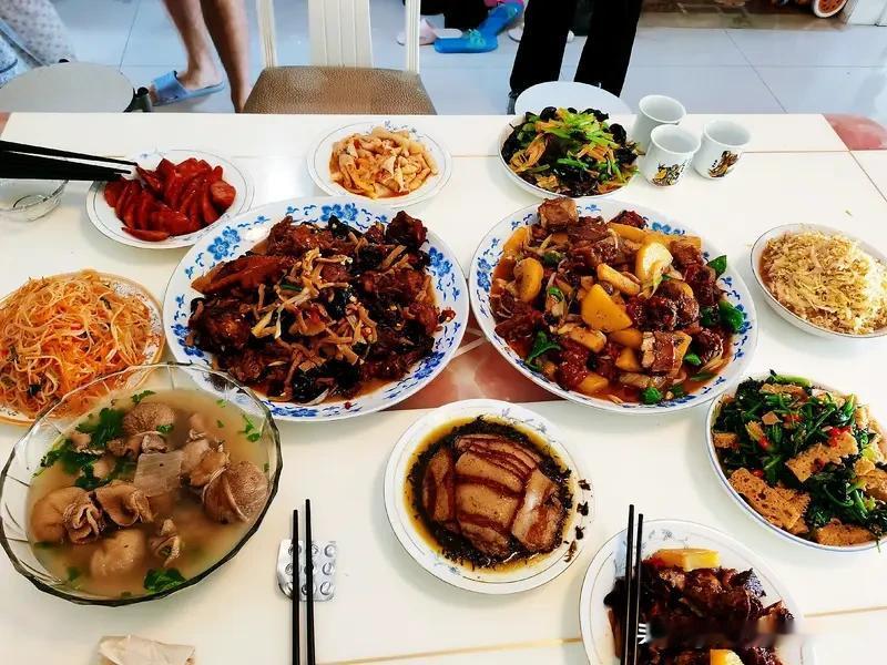 今天就因为我说了一句话，女人只要是嫁了个好老公，女人一定会越过越好，小姑子居然怼