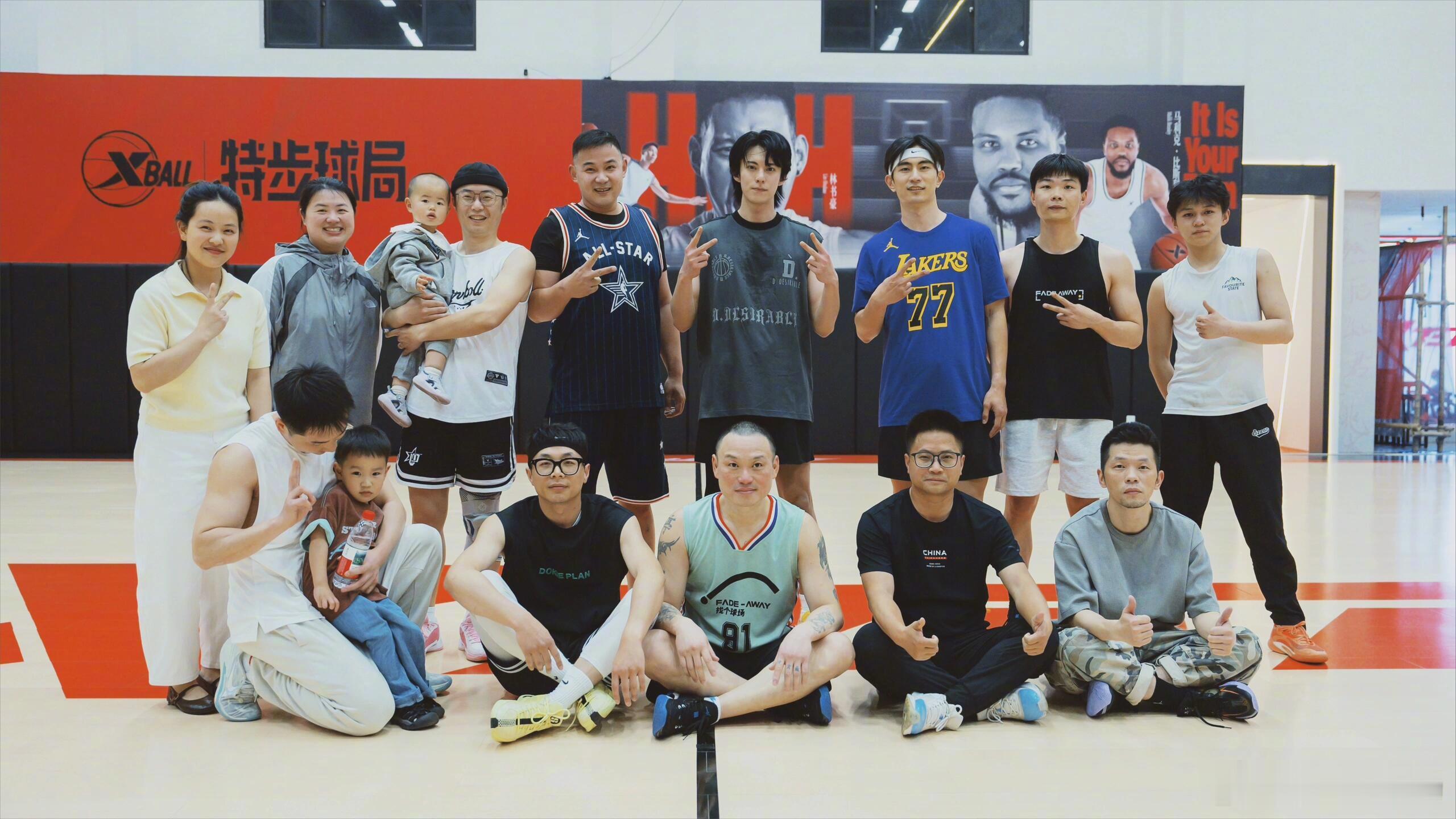 爱运动的自律小男孩，横店篮球王子王鹤棣又去打球了⛹🏻‍♂️​​​
