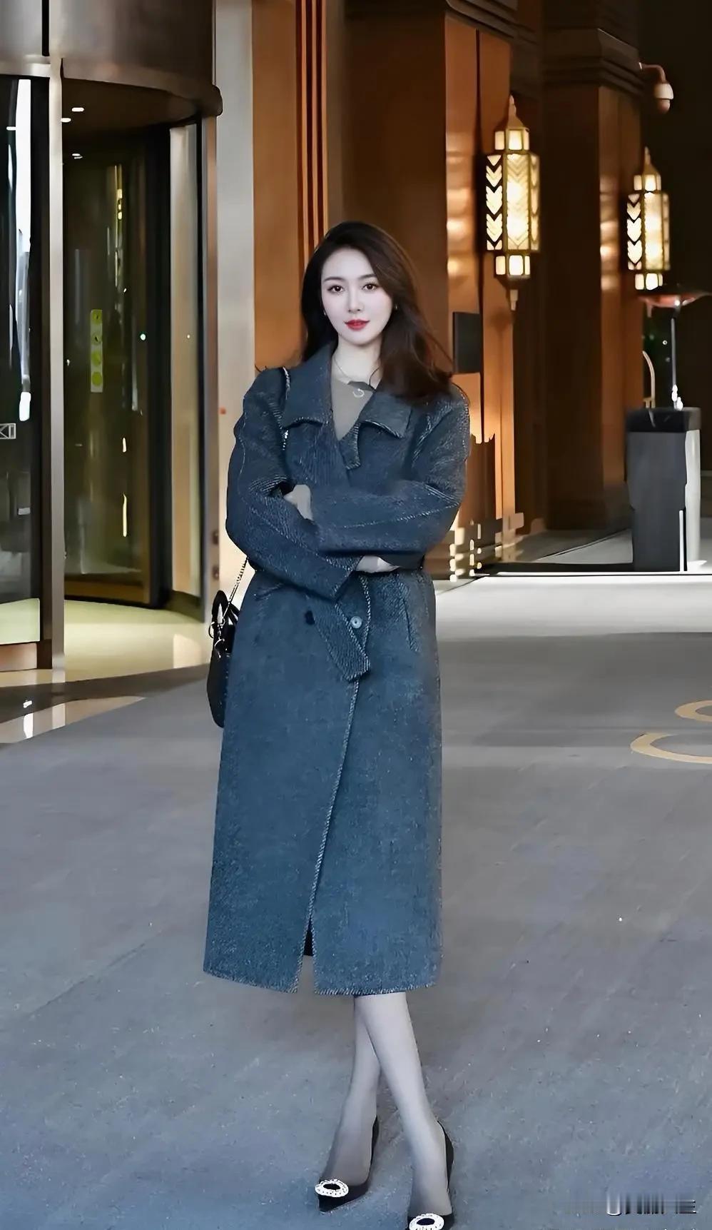 山城的黄昏，有风，有江，有万家灯火。