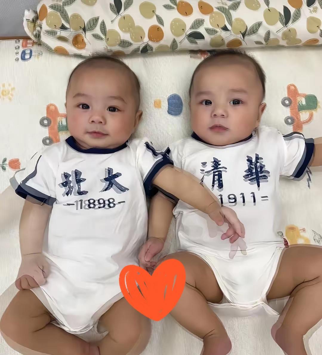 一对双胞胎早产，其中一个气息太微弱了，医生放弃了，家人放弃了，可一群实习生没放弃