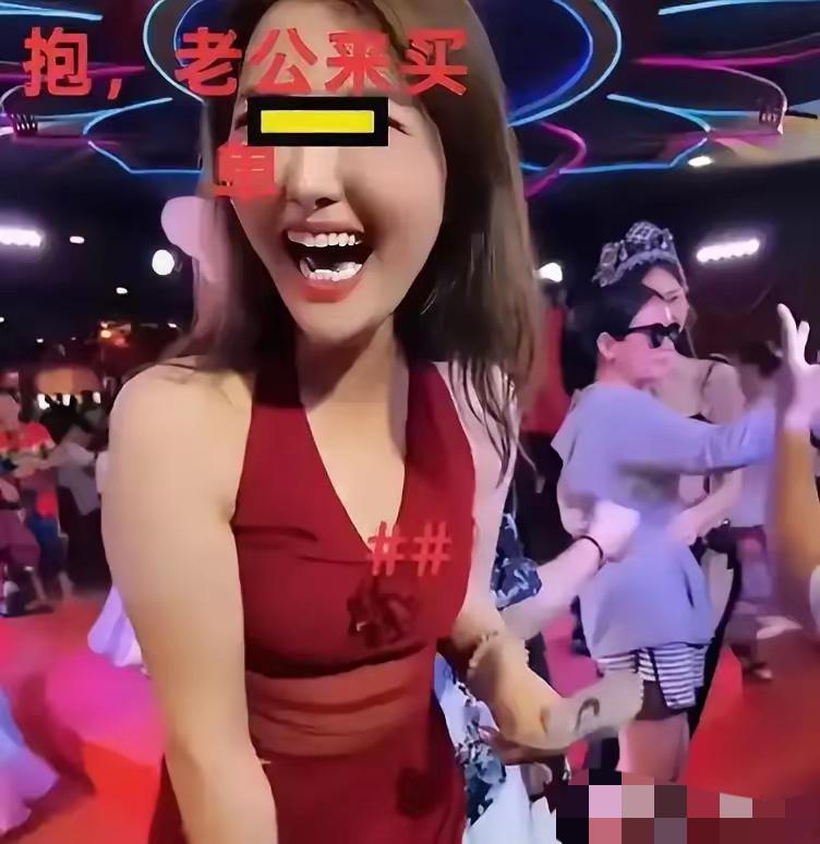 脸都不要了！江苏某地方一段视频在网上传开，一名女子在热闹场合当着老公和女儿的面，