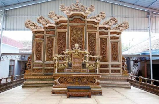 你说奇怪不奇怪?皇帝早没了,可紫禁城大殿里的那张龙椅,这么多年还是没人敢随便一屁