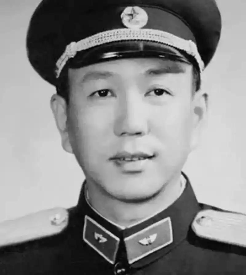 1971年9月25日，南京军区空军副司令周建平接到南京军区副司令员肖永银秘书打来