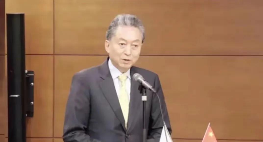 最近日本政坛上演了一出“台海闹剧”，有人把台湾问题当“政治提款机”，结果碰了一鼻