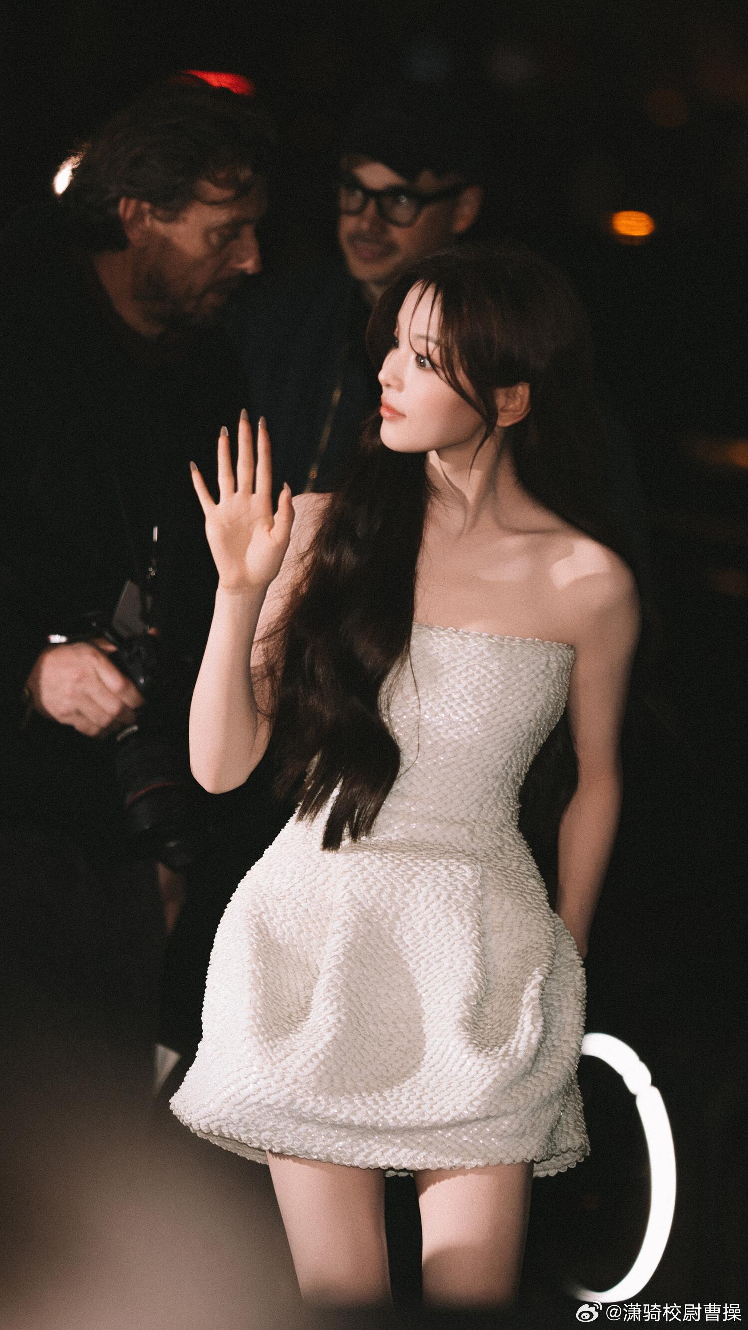 杨超越抹胸鳞片裙杨超越巴黎时装周生图合集巴黎世家2026女装发布会