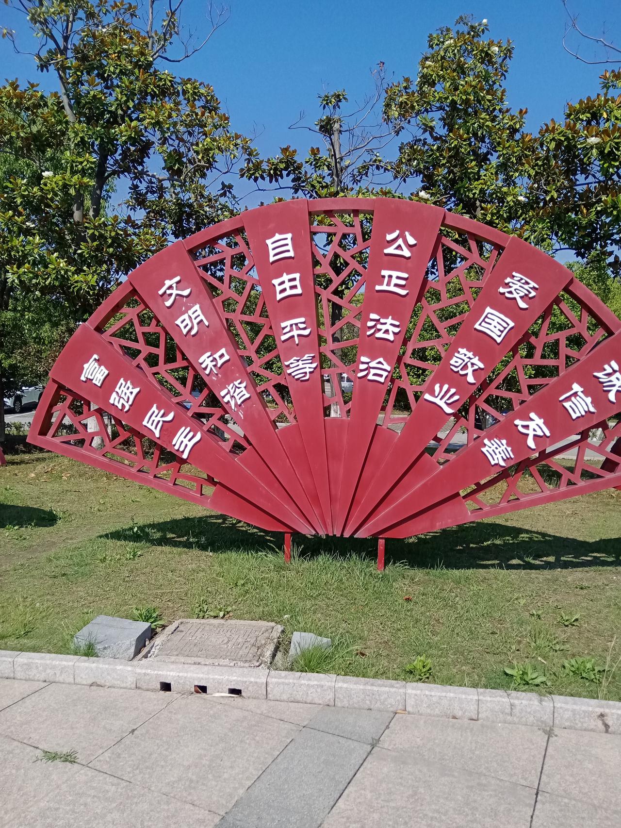 2026年有个好消息！昆山最低工资标准要上涨了。从明年1月1日起，昆山执行的