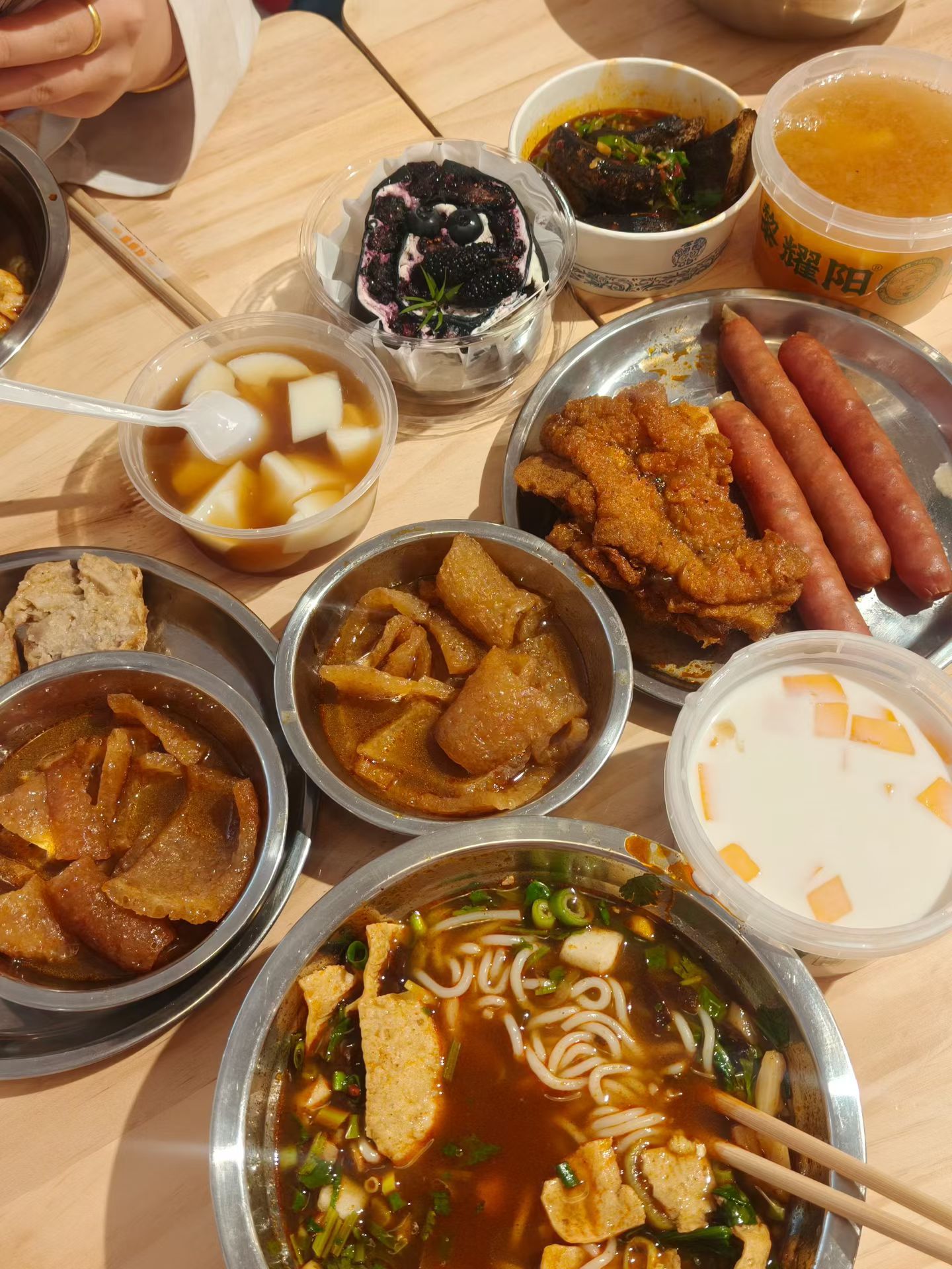 🐱|今天嗦粉好吃好吃好吃😋王子新_银渐层