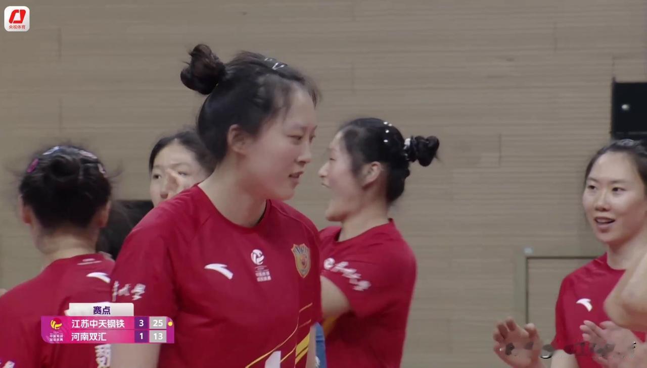 吴梦洁有了“左膀右臂”！江苏女排坐镇主场3-1力克河南，除24-26惜败的第二局